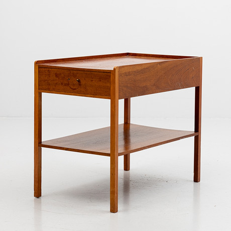 JOSEF FRANK. sängbord, modell 914, Firma Svenskt Tenn. på auktion hos Auktionshuset Kolonn
