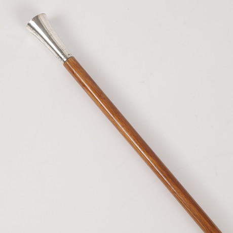 STUDENT-/PROMENADKÄPP, trä med silverknopp, MGAB, 1963. på auktion hos Helsingborgs Auktionskammare