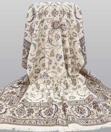 MATTA. Nain part silk s.k 9LAA ca 500.000 knutar / kvm, 400 x 290 cm. på auktion hos Södermanlands Auktionsverk