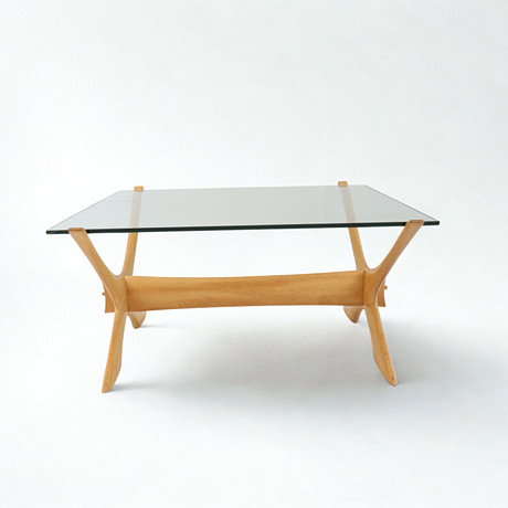 FREDRIK SCHRIEVER-ABELN. Soffbord, "Condor", 1960/70-tal. Underrede i ek, skiva av glas från Örebro glasindust på auktion hos Falun Auktionsbyrå