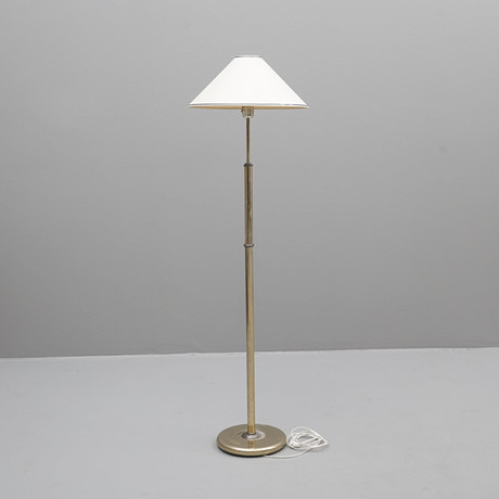 GOLVLAMPA, metall. på auktion hos Södermanlands Auktionsverk