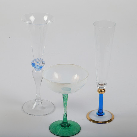 CHAMPAGNEGLAS SAMT COCKTAILGLAS, 3 stycken, Erika Lagerbielke, Orrefors, Christoffer Ramsey, Johansfors lustgå på auktion hos Helsingborgs Auktionskammare