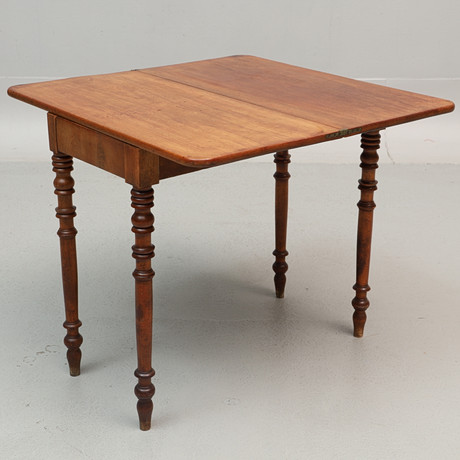 SPELBORD, nyrenässans, omkring sekelskiftet 1900. på auktion hos Ekenbergs Auktioner