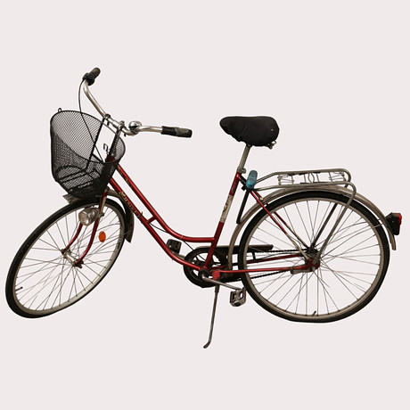MUSTANG, DAMCYKEL, rödlackad, tre växlar. på auktion hos Limhamns Auktionsbyrå