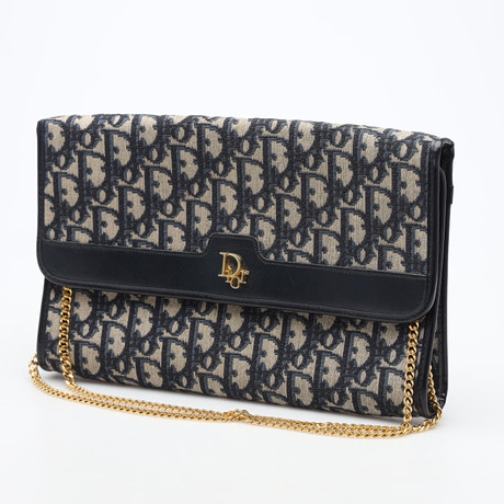CHRISTIAN DIOR. HANDVÄSKA/CLUTCH, Jacquardtyg med Oblique-mönster i blått, Frankrike, 1900-tal. på auktion hos Borås Auktionshall