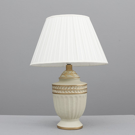 Bordslampa, " Lamp Gustav ". på auktion hos Södermanlands Auktionsverk