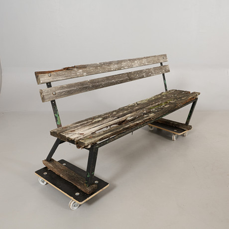 PARKBÄNK trä/metall 1900-tal. på auktion hos Höörs Auktionshall