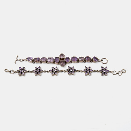 ARMBAND, 2 st, sterlingsilver, infattade ametister, 1900-tal. på auktion hos Stockholms Auktionsverk Sickla