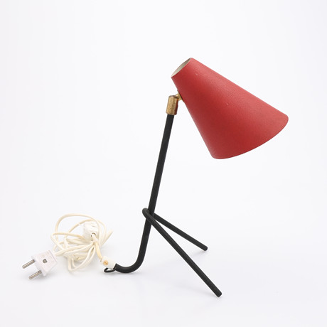 BORDSLAMPA, LACKERAD METALL, AJH, HILLERSTORP, 1950-60-TAL. på auktion hos Crafoord Auktioner Lund