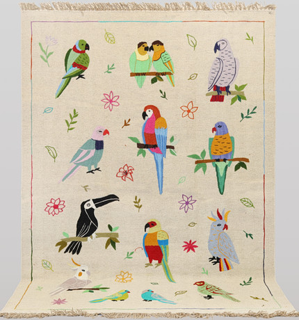 MATTA, Kelim med handbroderad dekor, cirka 181 x 122 cm. på auktion hos RA Auktionsverket Norrköping