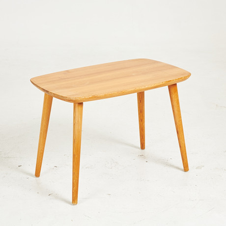 GÖRAN MALMWALL. SOFFBORD, Svensk Fur, furu, ca 1940-tal, brännmärkt. på auktion hos Stockholms Auktionsverk Sickla