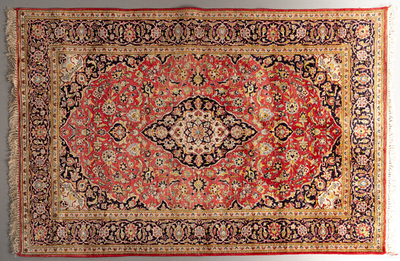 MATTA, orientalisk, silke, 135 x 201, 1900-tal. på auktion hos Norrlands Auktionsverk