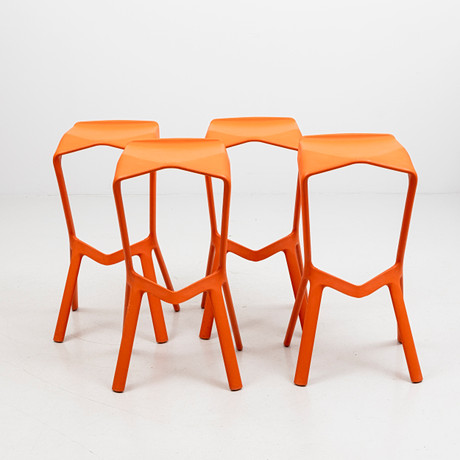 KONSTANTIN GRCIC. Barstolar, 4 st, "Miura", orange polypropelen, PLANK, Italien, 2000-tal. på auktion hos Auktionshuset Kolonn