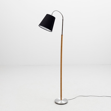 GOLVLAMPA, ek och metall, 200781 Belid. på auktion hos Auktionshuset Kolonn