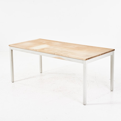 NIRVAN RICHTER. "Multi-O", matbord, Norrgavel, Sverige, 2000-tal, björk, bemålade ben. på auktion hos Stockholms Auktionsverk Magasin 5