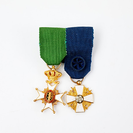 ORDENSTECKEN. 2 st, miniatyrer, Vasaorden samt Vita ros orden, Sverige, Finland, förgyllt silver och emalj. på auktion hos Stockholms Auktionsverk Sickla