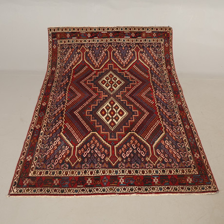 MATTA handknuten Persien Afshar 210x143 cm. på auktion hos Höörs Auktionshall