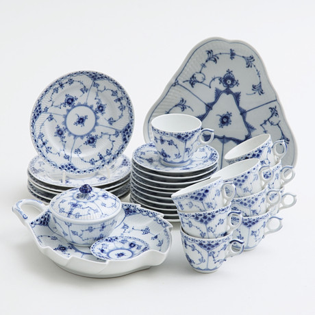 MUSSELMALET, moccaservis, 30 delar, halvblond, Royal Copenhagen, Danmark. på auktion hos Auktionshuset Thelin & Johansson