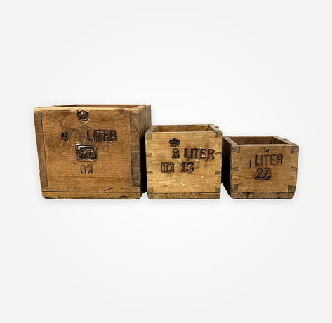 KRÖNT MÅTT, 3 st, 1, 2, 5 liter, 1800-tal. på auktion hos Auktionshuset STO Bohuslän