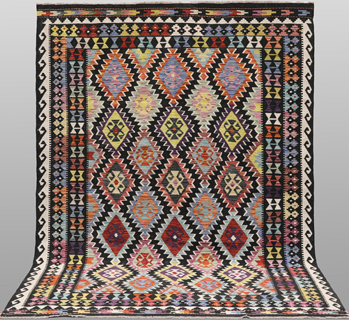 MATTA. Kelim klassisk design, 300 x 206 cm. på auktion hos Södermanlands Auktionsverk