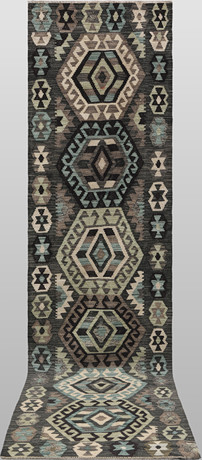 MATTA. Kelim klassisk design gallerimodell, 298 x 81 cm. på auktion hos Södermanlands Auktionsverk