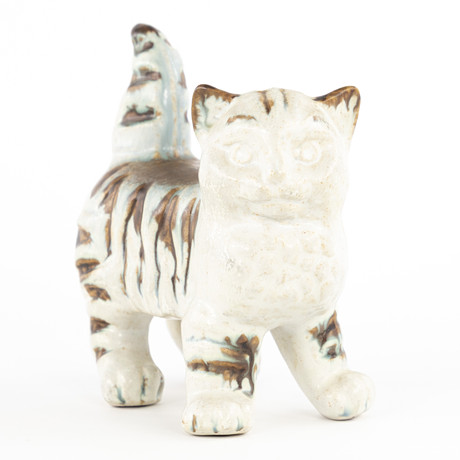 ÅKE THORNBLAD. Figurin, katt, Höganäs. på auktion hos Karljohan Auktioner