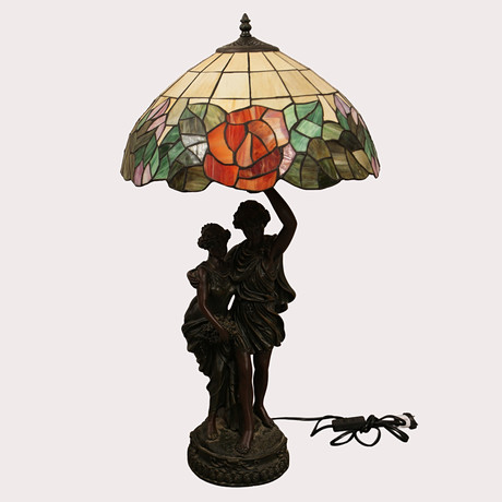 BORDSLAMPA, TIFFANY STIL. Konstmassa med bronserad yta. En ljuskälla. 1900-talets sista fjärdedel. på auktion hos Limhamns Auktionsbyrå