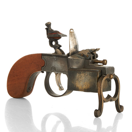 TÄNDARE. "Tinder pistol", Dunhill, England, 1900-talets andra hälft. på auktion hos Crafoord Auktioner Stockholm