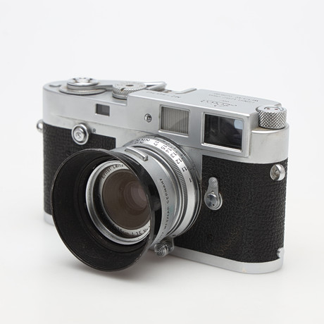 KAMERA, Leica, M2-945 742, Ernst Leitz Wetzlar, Tyskland. på auktion hos Borås Auktionshall