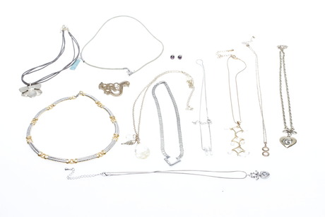 BIJOUTERIER, bland annat Pilgrim samt Kalevala Koru.