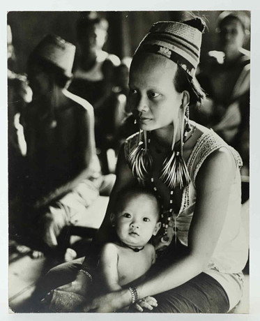 SVEN GILLSÄTER (1921–2001). fotografi, Indonesien, signerad a tergo, 1900-talets mitt. på auktion hos Hälsinglands Auktionsverk