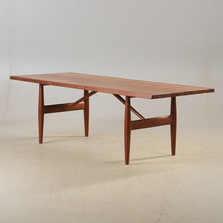 SOFFBORD, massiv teak, Danmark, 1900-talets mitt. på auktion hos Helsingborgs Auktionskammare