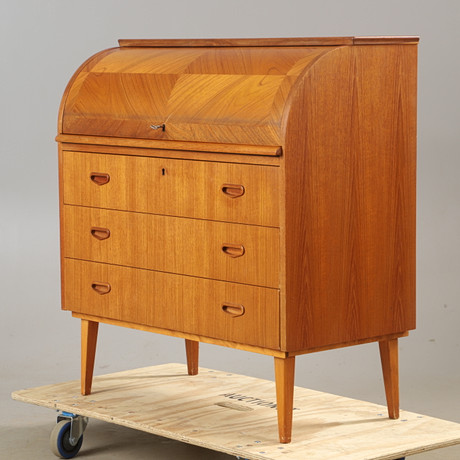 RULLKLAFFSEKRETÄR, teak, 1900-talets mitt. på auktion hos Helsingborgs Auktionskammare