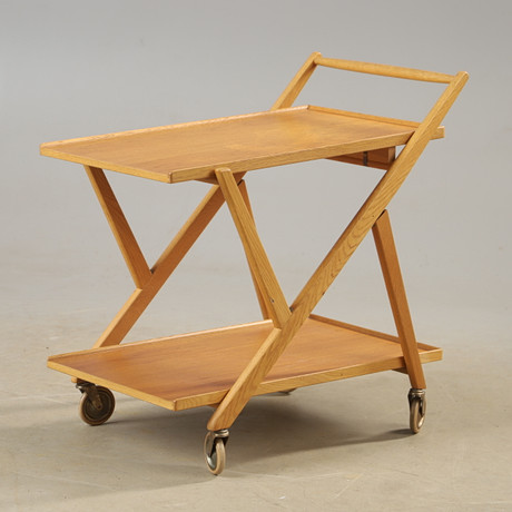SERVERINGSVAGN, teak och ek, Nybrofabriken, Fröseke, 1900-talets mitt. på auktion hos Helsingborgs Auktionskammare