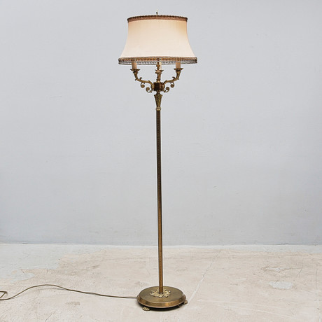GOLVLAMPA, 1940-tal. på auktion hos Metropol Auktioner