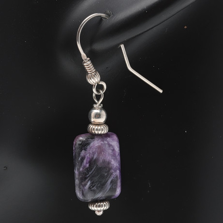 ÖRHÄNGEN, ett par, sterlingsilver med chaorit, unikat. på auktion hos Ekenbergs Auktioner