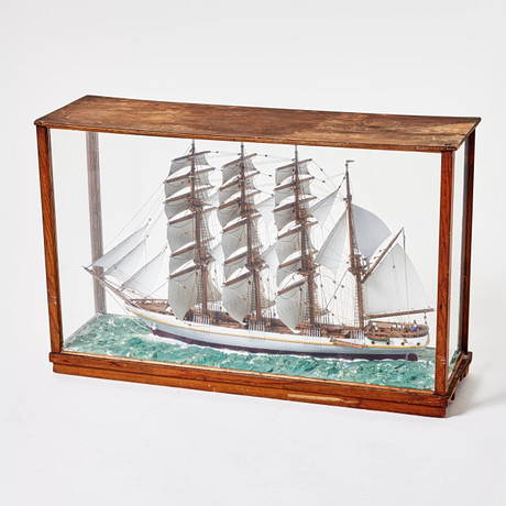 FARTYGSMODELL, diorama i glasad monter, fö…