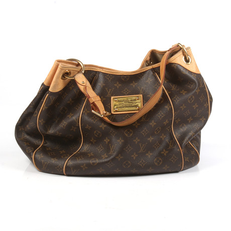LOUIS VUITTON DOMINO SET IN PLASTIC. Miscellaneous - Miscellaneous