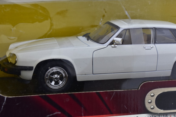 MODELLBIL, lackerad metall, YatMing, 1975 …