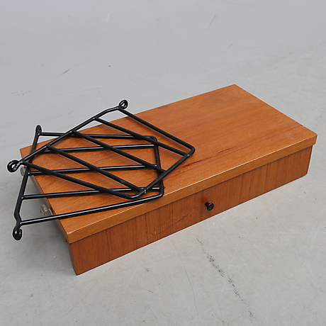 TIDNINGSHYLLA med låda, String-modell, 1900-tal. Möbler - Skåp & Hyllor ...