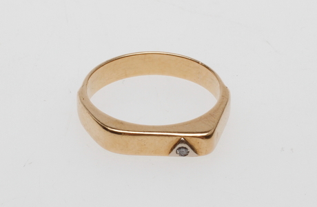 RING, 18k guld, vikt ca 4 gr.