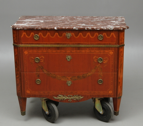 BYRÅ, med stenskiva, gustaviansk stil, Carl Löfving  Söner, 1900-tal.