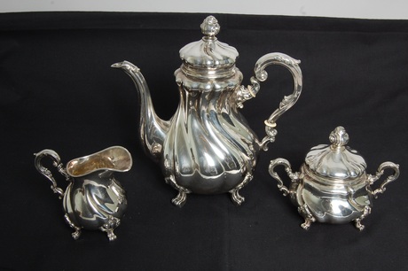 KAFFESERVIS, silver, 3 delar, rokokostil, 1900-tal, vikt 1140 g.