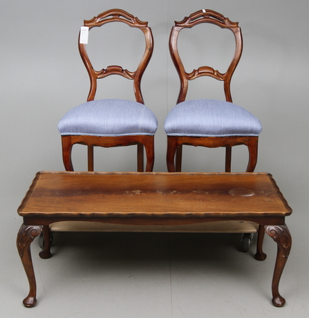 STOLAR samt BORD, nyrokoko respektive rokokostil.