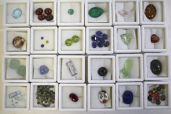 ÄDELSTENAR, ca. 170 ct. Smycken & Ädelstenar - Preciosa & Övrigt ...