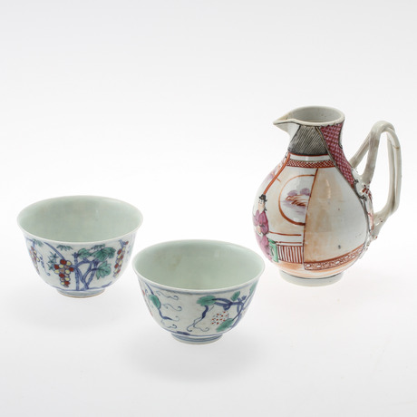 KANNA samt KOPPAR, 2 st, porslin, Kina, 1700-tal resp 1900-tal.