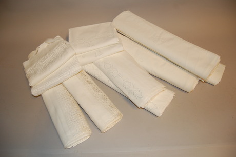 LAKAN, ÖRNGOTT, 11 delar, linne, spets, brodyr.