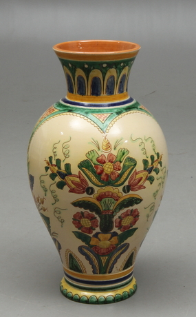 GOLVURNA kermaik, 1900-tal.