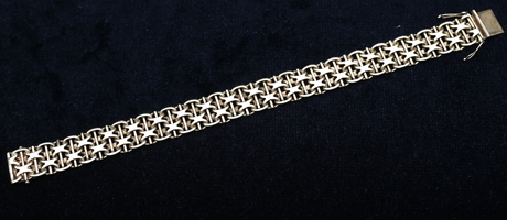 ARMBAND, 18k guld, tot vikt 34,8 g.