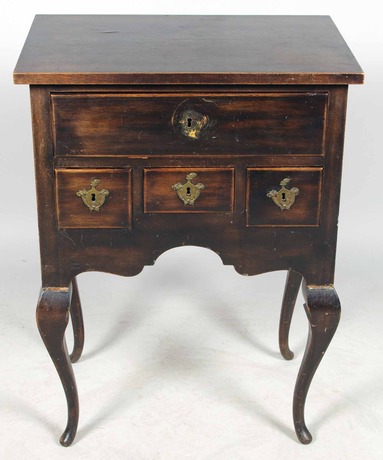 BYRÅ, 4-lådig, mahogny, rokokostil.